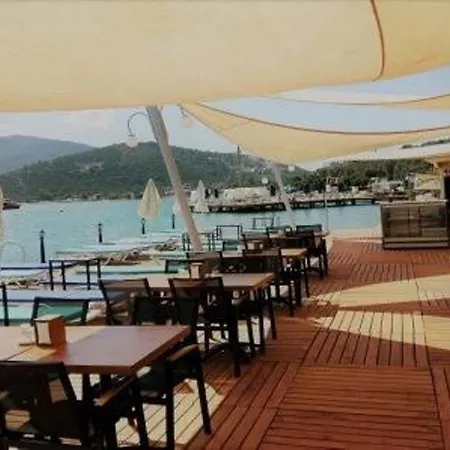 Anar Beach Hotel *